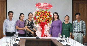 Phó Chủ tịch HĐND tỉnh chúc mừng Ngày Nhà giáo Việt Nam tại Trường Cao đẳng Du lịch Huế