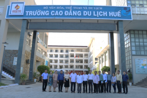 Đón tiếp và làm việc với đoàn Đại biểu Sở Giáo dục và Thể thao, tỉnh Champasak, CHDCND Lào