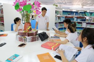 Hưởng ứng Ngày Sách và Văn hóa đọc Việt Nam năm 2023 – Lan tỏa và truyền cảm hứng đọc sách dưới mái trường HUETC