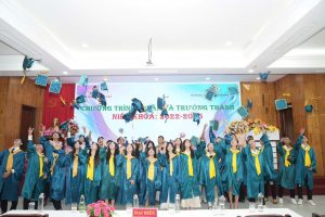 Lễ tri ân và trưởng thành của học sinh lớp 12 đong đầy cảm xúc